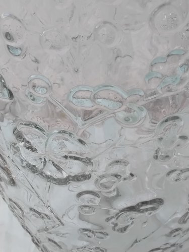 Vase en verre moulé pressé