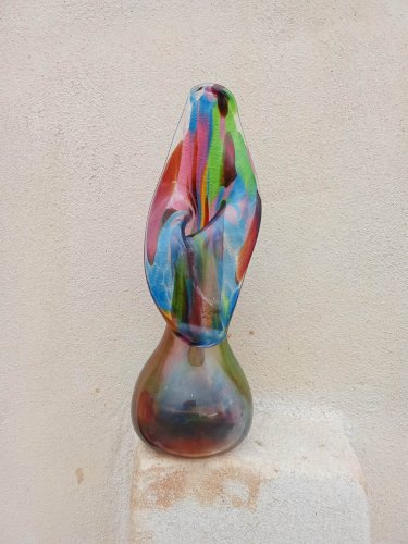 Vase en verre multicolore