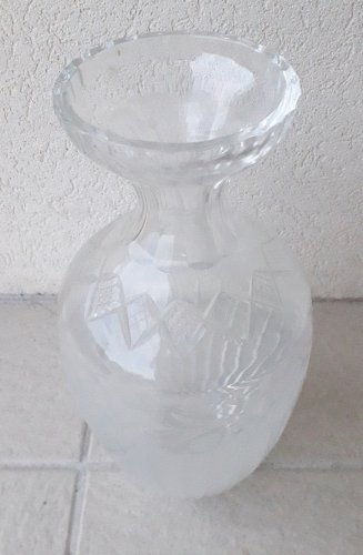 Vase en verre ou cristal taillé