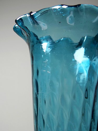 Vase en verre soufflé ancien art nouveau turquoise