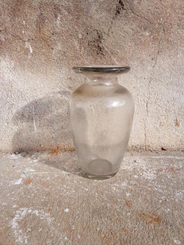 Vase en verre soufflé . Belle qualité artisanale