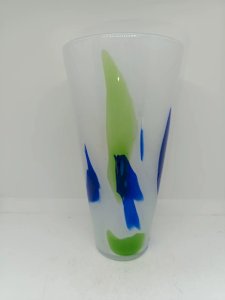 blown glass vase in the Murano style in good condition