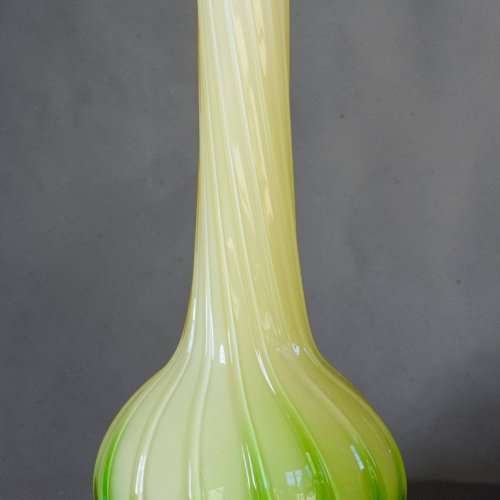 Vase en verre soufflé de Murano en forme de fleur jaune