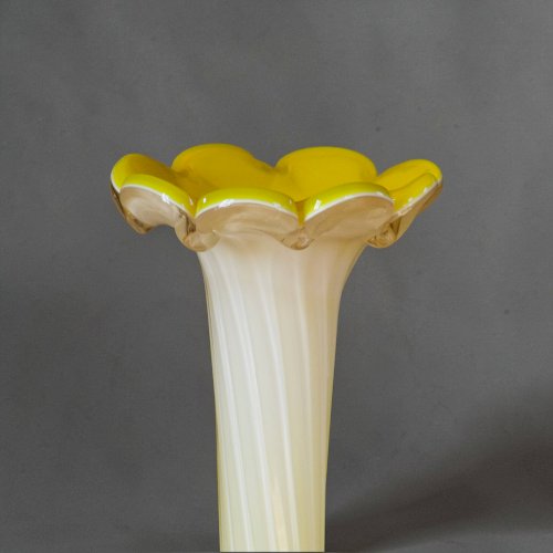 Vase en verre soufflé de Murano en forme de fleur jaune