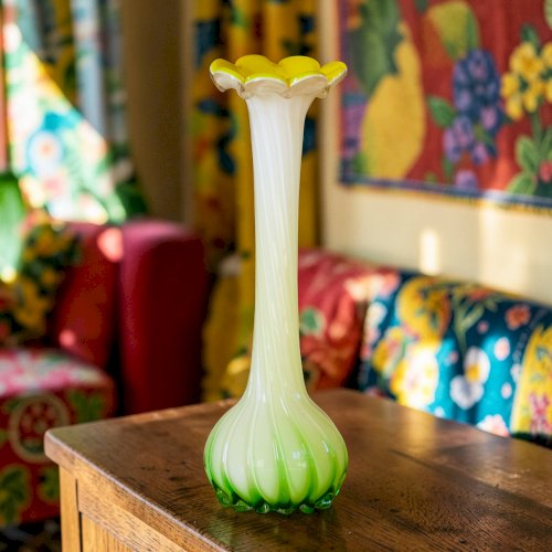 Vase en verre soufflé de Murano en forme de fleur jaune