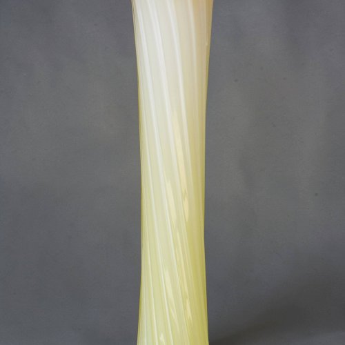 Vase en verre soufflé de Murano en forme de fleur jaune