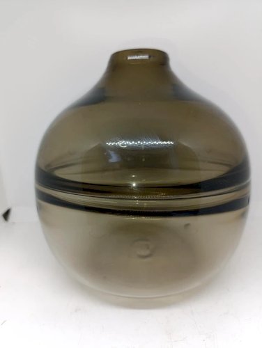 Vase en verre soufflé gris-brun fumé, design scandinave vintage en bon etat