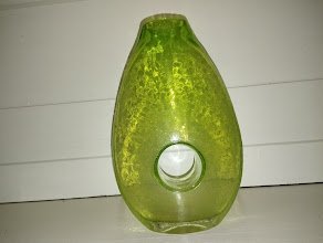 Vase en verre soufflé vert chartreuse – pièce artisanale vintage