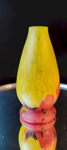 Vase forme galbée en pâte de verre 