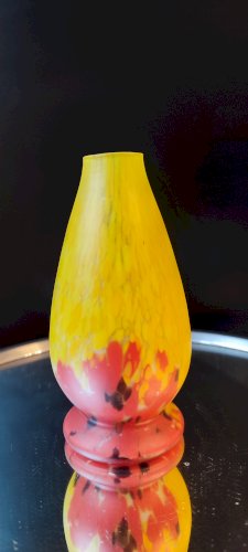 Vase forme galbée en pâte de verre 
