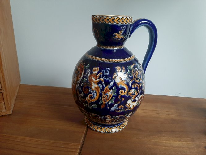 Vase Gien modèle décor renaissance