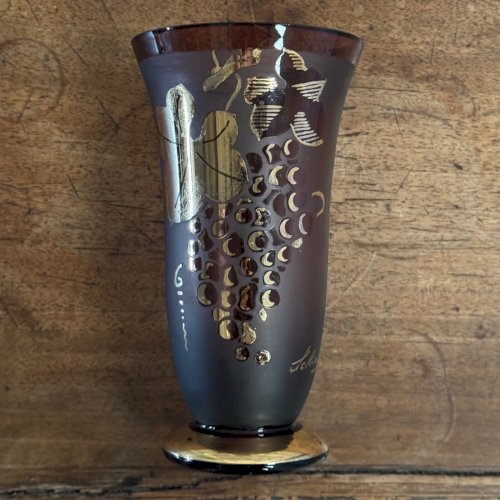 Vase givré Shneider fond rose rehaussé de feuilles de vigne dorées M3620