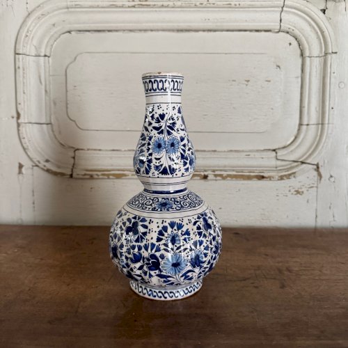 Vase gourde en faïence de Delft XVIIIe décor floral M3643