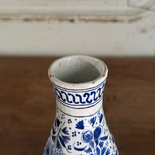 Vase gourde en faïence de Delft XVIIIe décor floral M3643