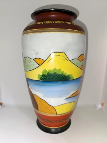vase japonais satsuma  à decor de paysage en bon etat