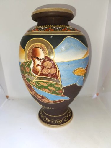 vase japonais satsuma à decor de personnages en bon etat