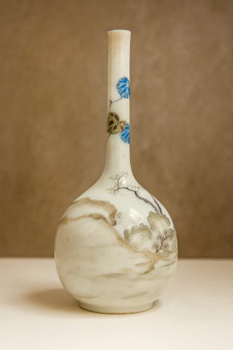 Vase japonisant ancien en porcelaine émaillée – Paysage lacustre – vers 1900