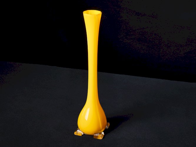 Vase jaune style Art déco – Élancé et élégant