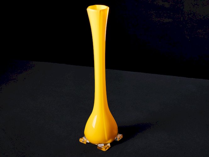 Vase jaune style Art déco – Élancé et élégant