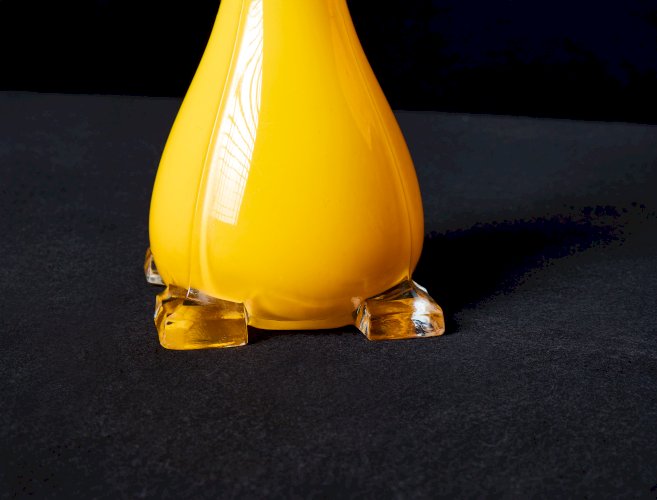Vase jaune style Art déco – Élancé et élégant