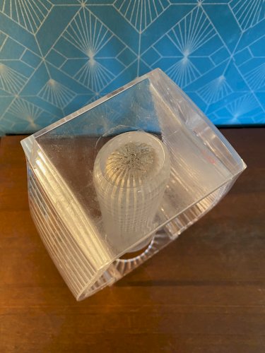 Vase Kartell, Milano, par Eugeni Quitllet , en plexi. Superbe.
