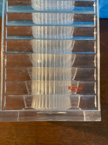 Vase Kartell, Milano, par Eugeni Quitllet , en plexi. Superbe.