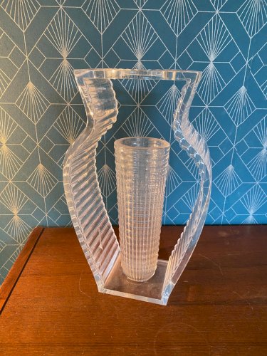 Vase Kartell, Milano, par Eugeni Quitllet , en plexi. Superbe.