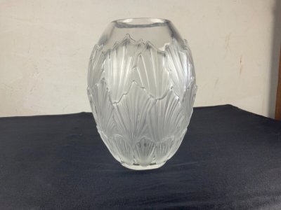 Lalique vase in frosted glass model sanddrift signed scribe de Lalique France