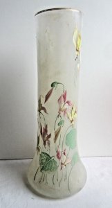 Vase Lamartine, verre opaque émaillé Legras d'un semis de Cyclamen multicolores