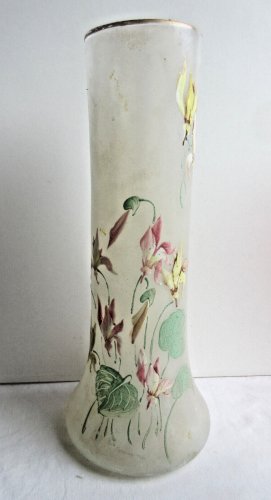Vase Lamartine, verre opaque émaillé Legras d'un semis de Cyclamen multicolores