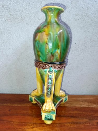 vase majolique anglais region stoke-on-trent signé George jones annees 1861-1873 en bon etat