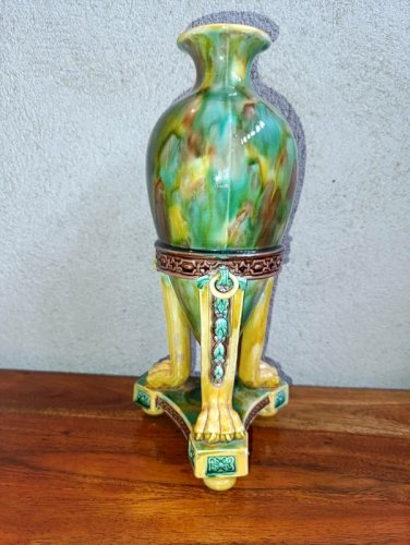 vase majolique anglais region stoke-on-trent signé George jones annees 1861-1873 en bon etat
