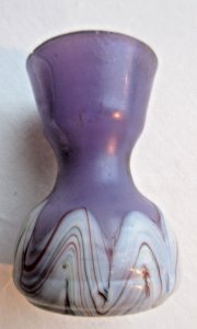 Vase miniature de représentant en pâte verre irisée, Loetz Kralik, Art Nouveau