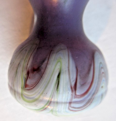Vase miniature de représentant en pâte verre irisée, Loetz Kralik, Art Nouveau