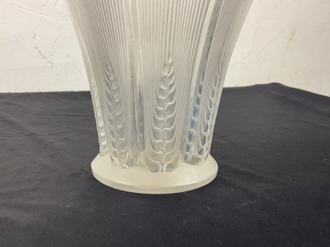 Vase modelé épi de René Lalique Vers 1920