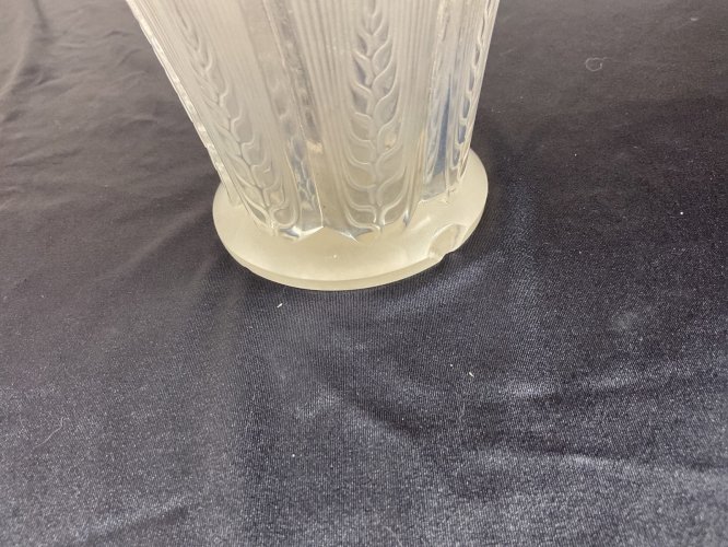 Vase modelé épi de René Lalique Vers 1920