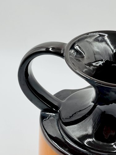 Vase moderniste en céramique orange et reliefs cabochons, années 70