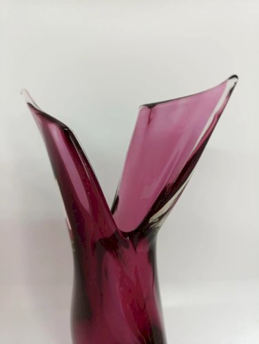 vase murano sommerso rouge forme original en bon etat