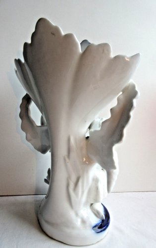 Vase Napoléon III, porcelaine de Bayeux, sculpture biscuit: Femme agenouillée