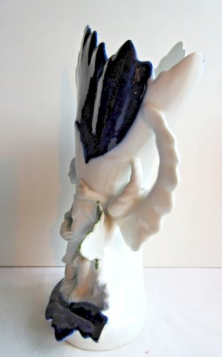 Vase Napoléon III, porcelaine de Bayeux, sculpture biscuit: Femme agenouillée