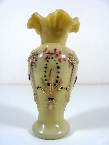 Vase opaline de foire Portieux Vallery Stahl beige décor oiseau mascarons, lys