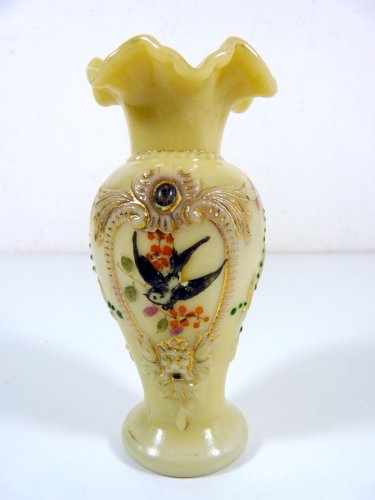 Vase opaline de foire Portieux Vallery Stahl beige décor oiseau mascarons, lys