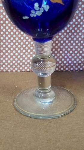 VASE OU GRAND VERRE BLEU DECOR DORE