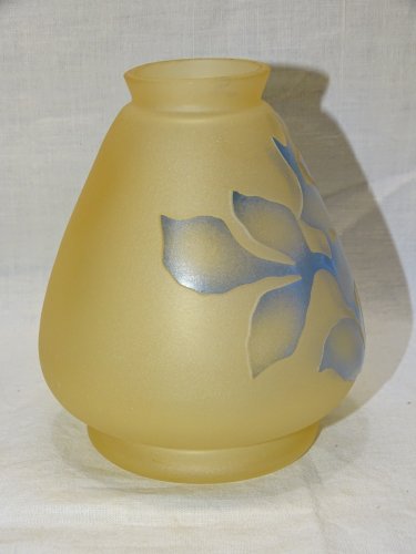 - VASE PATE de VERRE à décor de FLEURS BLEUES signe VIANNE COLLECTION VITRINE  D