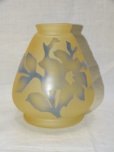 - VASE PATE de VERRE à décor de FLEURS BLEUES signe VIANNE COLLECTION VITRINE  D