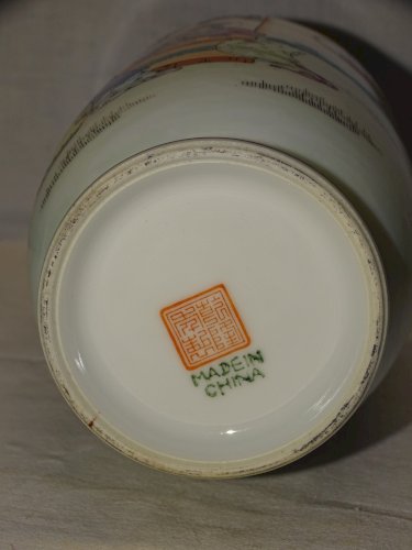 -VASE PORCELAINE DE CHINE XXe PEINT à la Main Scène Personnages traditionnels  D