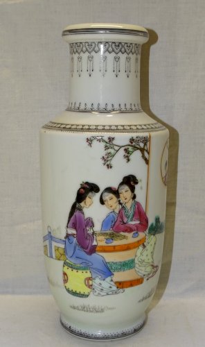-VASE PORCELAINE DE CHINE XXe PEINT à la Main Scène Personnages traditionnels  D