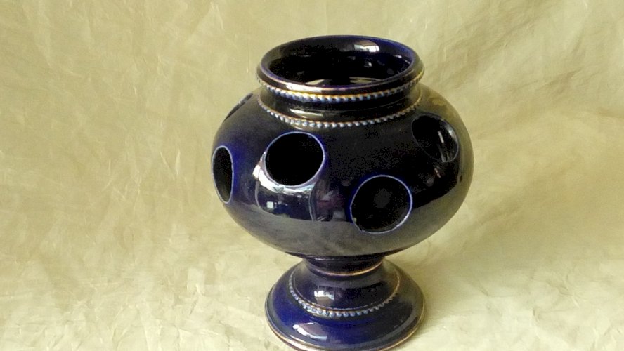 VASE POT A CROCUS EN FAIENCE 10 TROUS ST UZE BLEU DE FOUR DECOR EMAILLE**