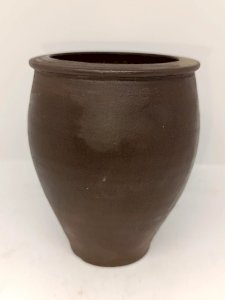 vase/ pot  en gres signé sous la base Jean Dubost en bon etat