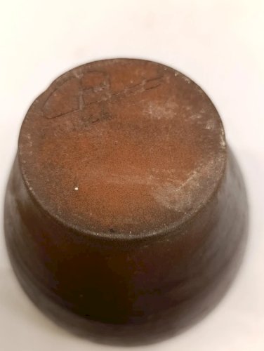 vase/ pot  en gres signé sous la base Jean Dubost en bon etat